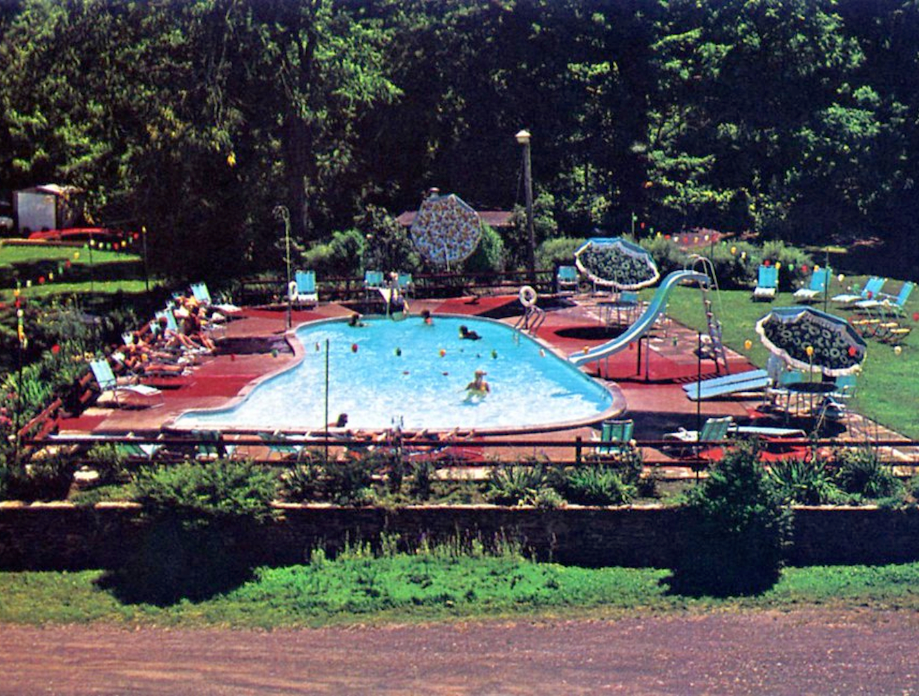 Historical picture of the Plum Point Lodge pool